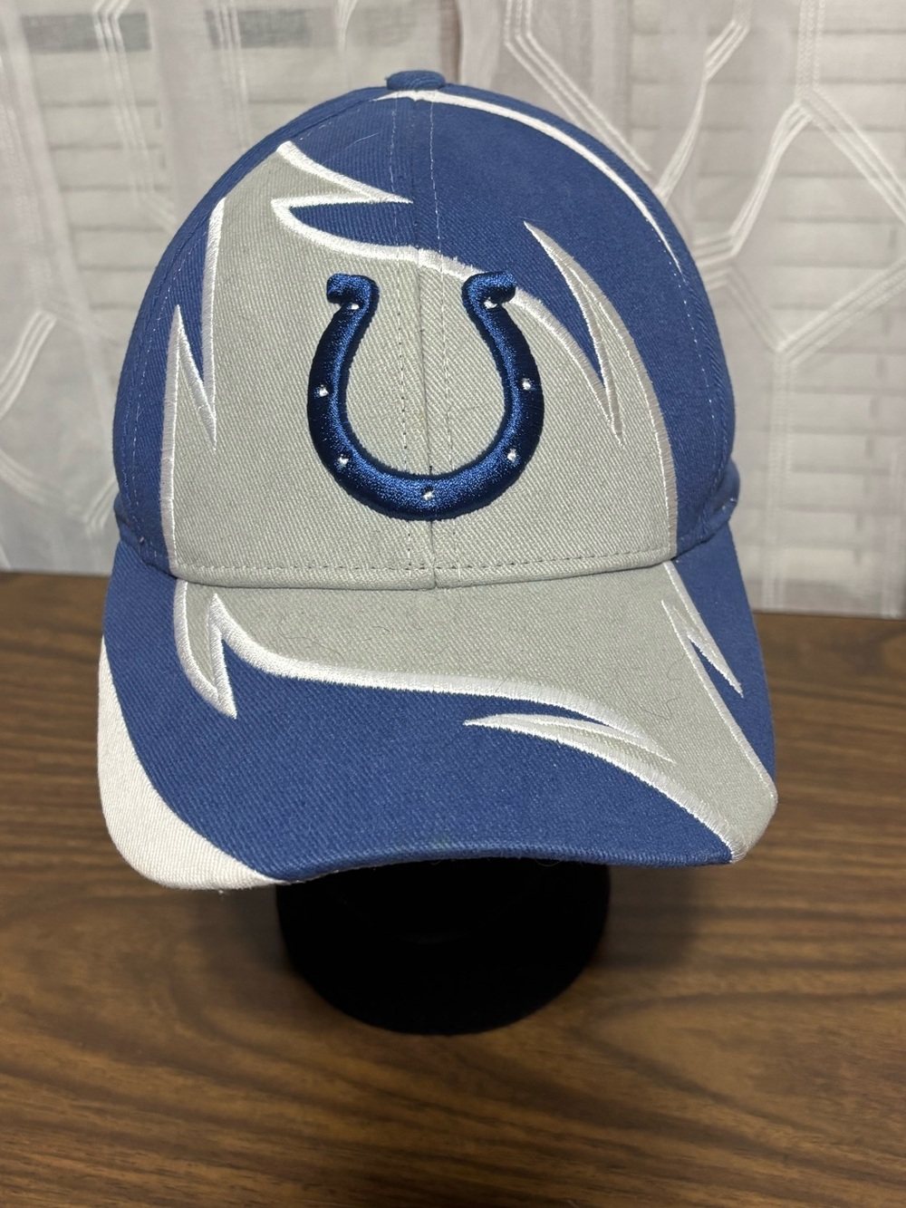 Indianapolis Colts hat. NFL Team Apparel Embroidered Horseshoe Logo One Size